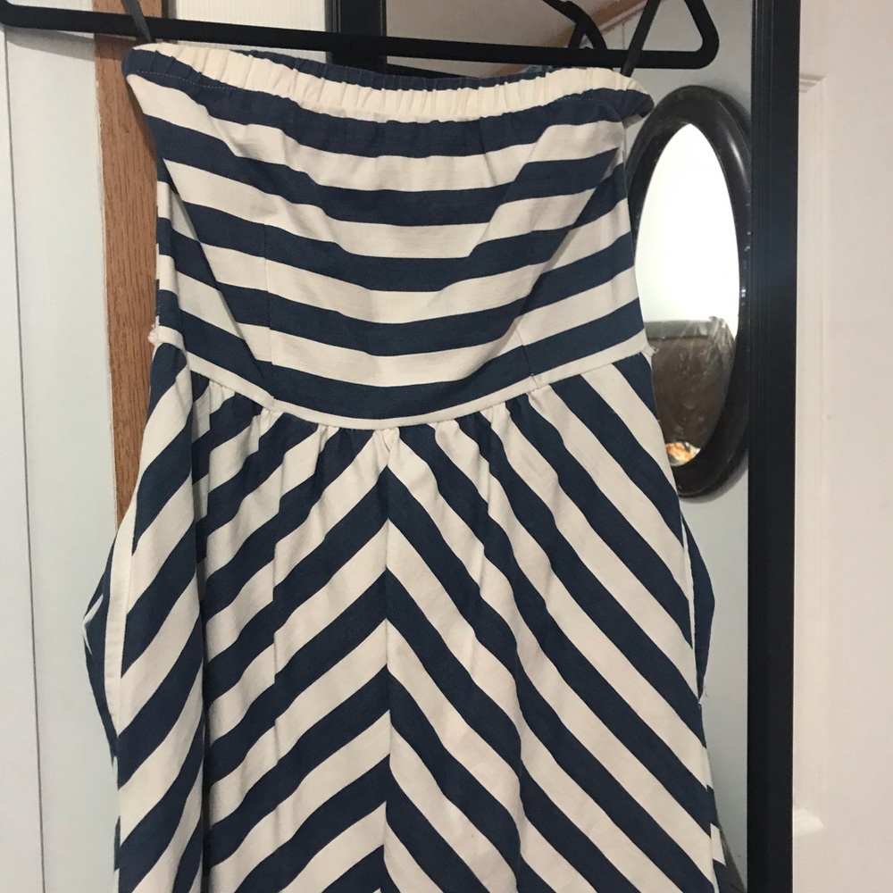 Short strapless dress